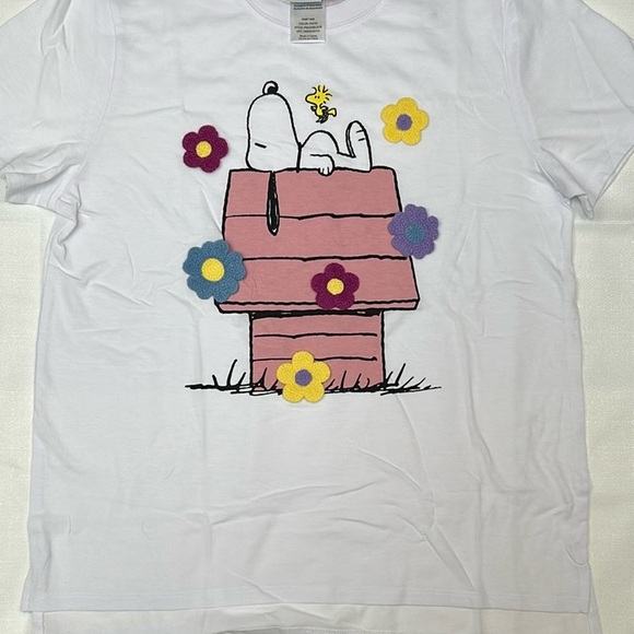 Comfy and cute Snoopy with crochet flowers top NWT! Size M - Picture 9 of 14